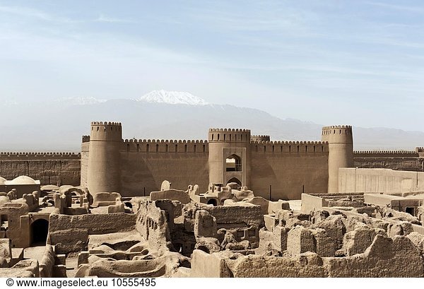 Ruinen  Türme und Mauern der Festung  Zitadelle Arg-e Rayen  Provinz Kerman  Iran
