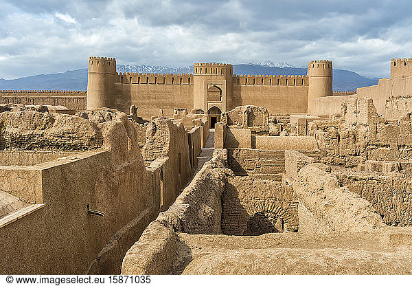 Ruinen  Türme und Mauern der Zitadelle von Rayen  größtes Lehmgebäude der Welt  Rayen  Provinz Kerman  Iran  Naher Osten