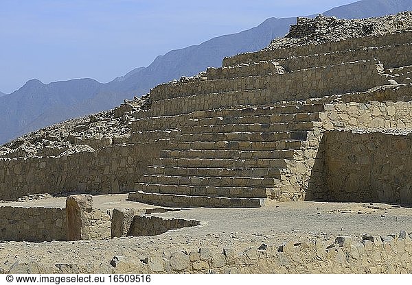 Ruinen von Caral älteste Stadt Amerikas Unesco Weltkulturerbe Tal des Rio Supe Peru Südamerika