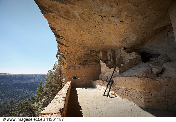 Ruinen von Felsenbehausungen im Mesa-Verde-Nationalpark  Colorado  USA
