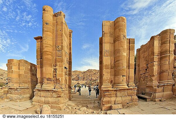 Ruinen von Stadttor  Antike  antike Stadt Petra  UNESCO Weltkulturerbe  Jordanien  Asien