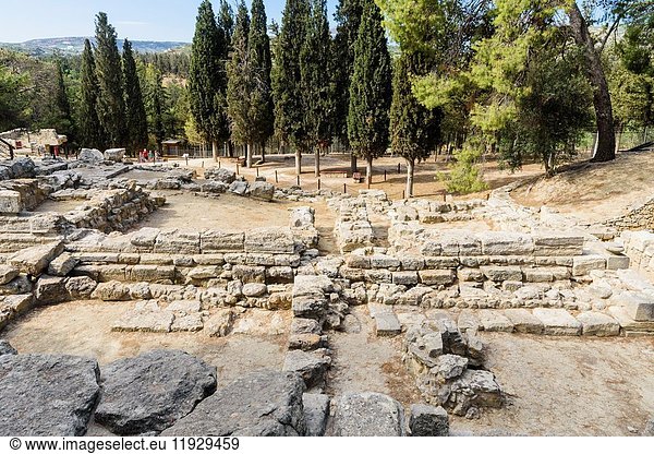 Ruins at the Palace of Knossos  Heraklion  Crete  Greece.