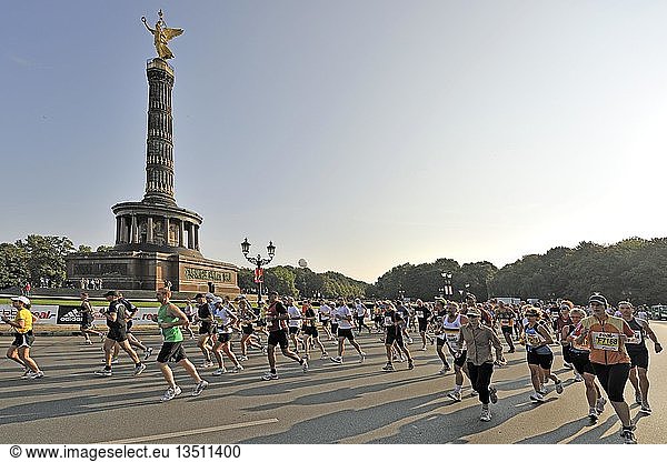 Runners of the Berlin Marathon 2009 at the Grosser Stern roundabout  Berlin  Germany  Europe