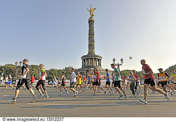 Runners of the Berlin Marathon 2009 at the Grosser Stern roundabout  Berlin  Germany  Europe