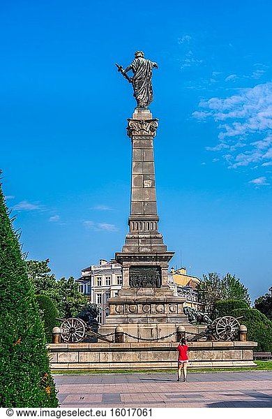 Ruse  Bulgarien 2019. Freiheitsdenkmal in der Stadt Ruse  Bulgarien  an einem sonnigen Sommertag.