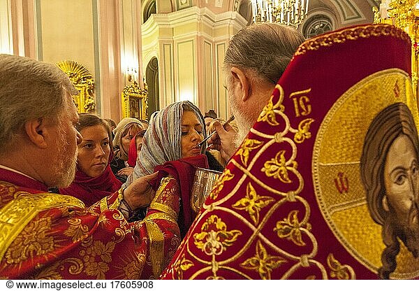 Russisch-orthodoxe Osterzeremonie in der Wladimiskaja-Kathedrale  St. Petersburg  Russland  Osteuropa  Europa