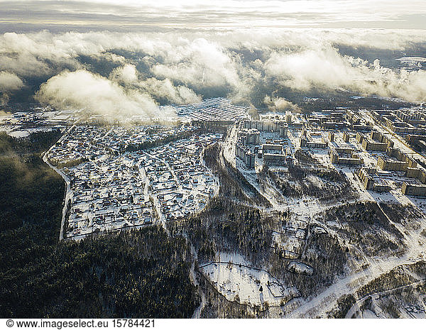 Russland  Gebiet Leningrad  Tichwin  Luftaufnahme der Stadt im Winter
