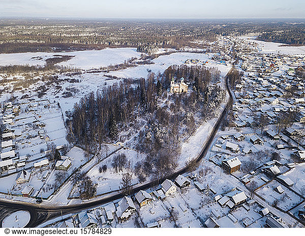 Russland  Gebiet Leningrad  Tichwin  Luftaufnahme von Tichwin im Winter