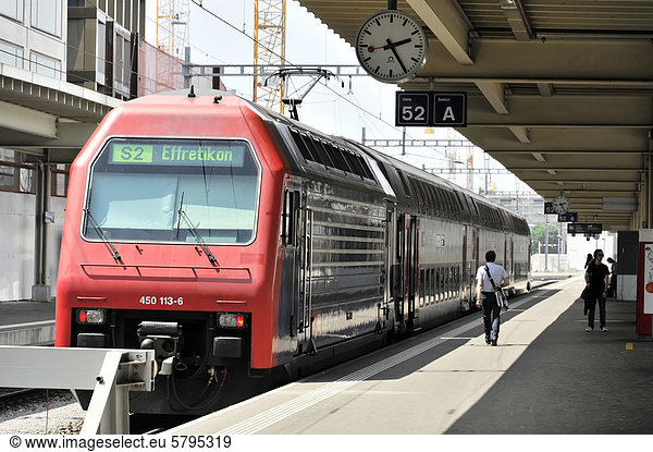 S-Bahn  S2 Effretikon  Hauptbahnhof  Stadt Zürich  Schweiz  Europa