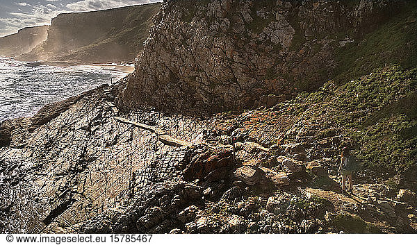Südafrika  Robberg Nature Reserve  Luftaufnahme der Felsküste