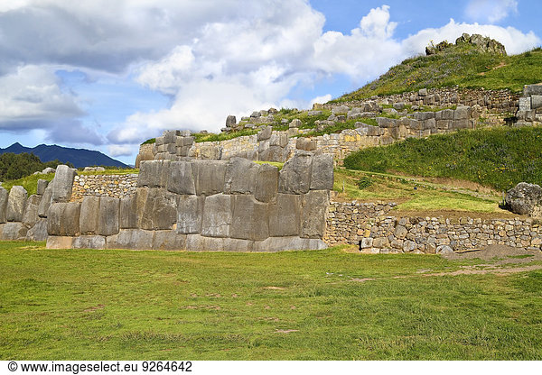 Südamerika  Blick auf die Ruinen von Saksaywaman in Cusco