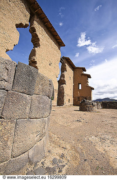 Südamerika  Raqch'i  Blick auf den Tempel von Wiracocha