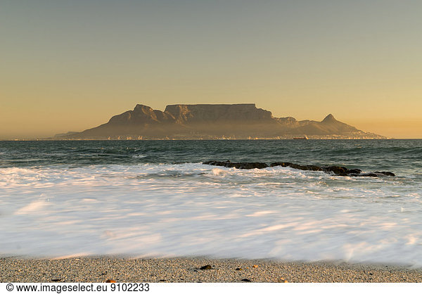 Südliches Afrika Südafrika Abend Beleuchtung Licht Tafelberg Atlantischer Ozean Atlantik Kapstadt Western Cape Westkap
