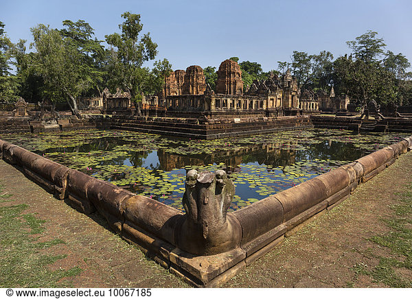 Südwest-Ansicht  Naga am Lotusteich  Prasat Mueang Tam  Muang Tam  Khmer-Tempel  Buriram  Provinz Buri Ram  Isan  Isaan  Thailand  Asien