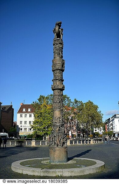 Säule 2000 Jahre Christentum  Ruhfaeutchenplatz  Braunschweig  Niedersachsen  Deutschland  Europa