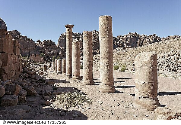 Säulen an Kolonnadenstraße  Petra  UNESCO Weltkulturerbe  Königreich Jordanien