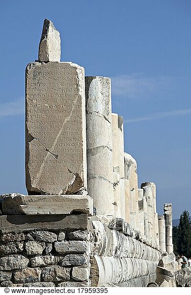 Säulen der Marmorstraße in Ephesus