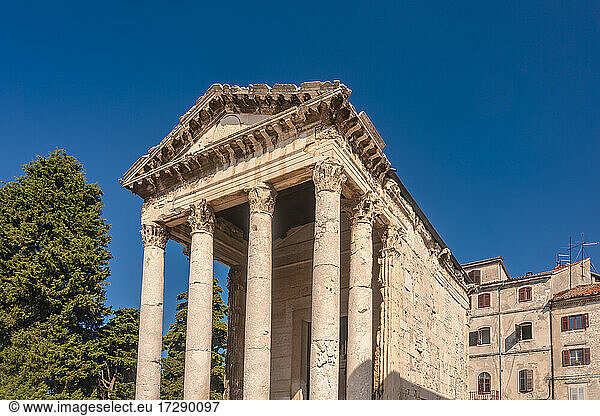 Säulen des Augustustempels  Pula  Istrien  Kroatien