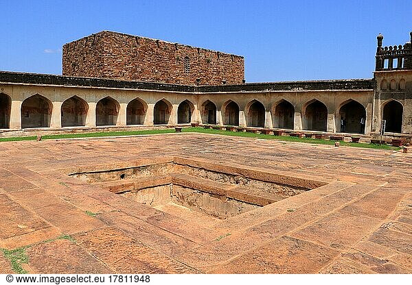 Säulen des Jama-Masjid-Korridors  Jama-Masjid-Moschee  UNESCO-Kulturerbe  Gandikota  Andhra Pradesh  India