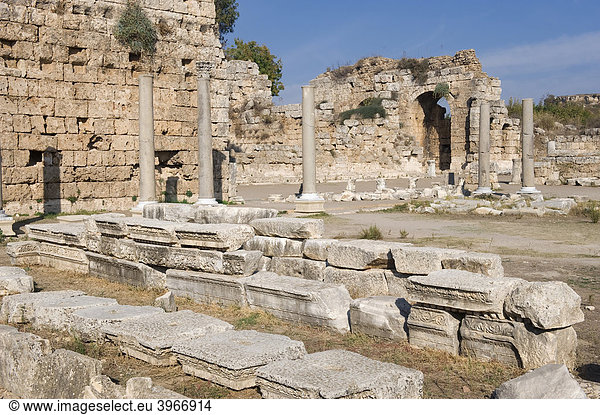 Säulengang um die Agora,  Perge,  Antalya,  Türkei