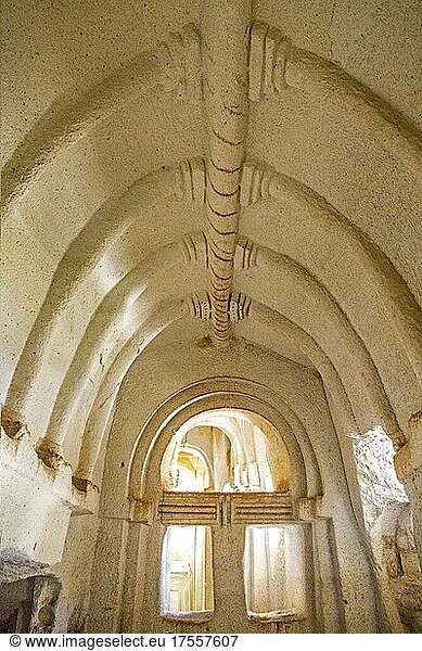 Säulenkirche Suetunlu  Felsgalerien der Roten Schlucht  fantastische Tuffsteinformationen  Kappadokien  Türkei  Kappadokien  Türkei  Asien