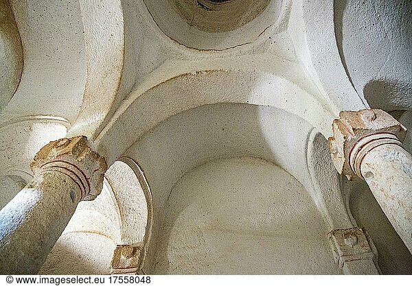 Säulenkirche Suetunlu  Felsgalerien der Roten Schlucht  fantastische Tuffsteinformationen  Kappadokien  Türkei  Kappadokien  Türkei  Asien