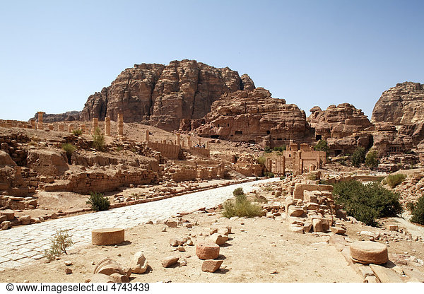 Säulenstraße  Petra  Nabatäer  Hauptstadt  Felsenstadt  UNESCO-Welterbe  Wadi Musa  Haschemitisches Königreich Jordanien  Orient  Naher Osten  Vorderasien  Asien