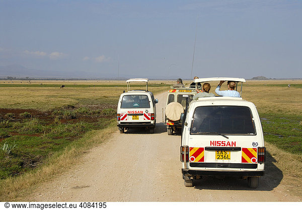 Safari Kleinbusse im Amboseli Nationalpark Kenia