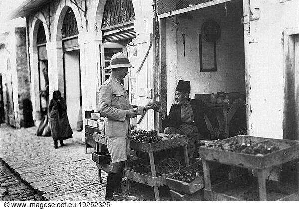Safed (Isarel) 
Palestine under British Mandat 1922–48: Market scene: a trader sells a melon to a British soldier. Photo  undated  1930s.