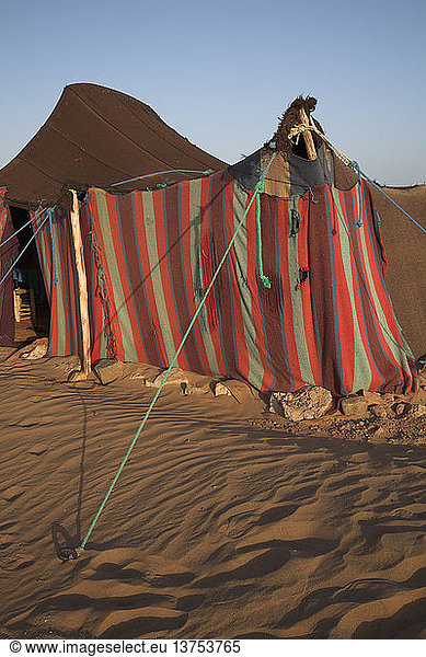 Sahara-Wüste Zagora  Marokko Berberzelt  Sahara-Wüste Zagora  Marokko  Nordafrika