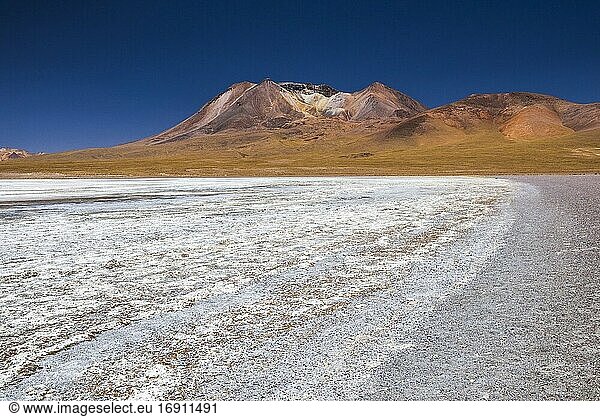 Salinengebiet an der Laguna Hedionda  einem Salzsee im Altiplano von Bolivien