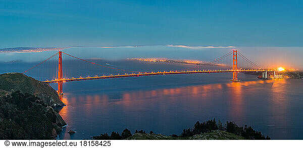 San Francisco Golden Gate Bridge Nebel Abend Panorama