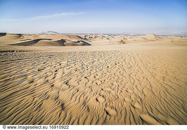 Sanddünen in der Wüste von Huacachina  Region Ica  Peru