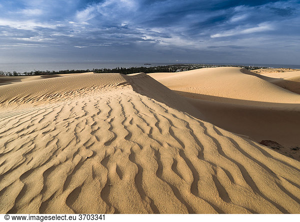 Sanddünen und Strukturen bei Mui Ne  Rote Sanddünen  Red Sand Dunes  Vietnam Asien