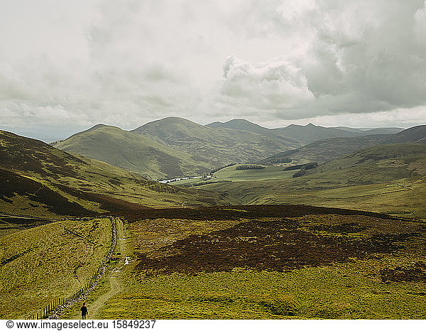 Sanfte Hügel in der schottischen Landschaft