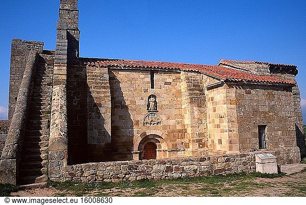 Santa Maria de Retortillo  romanische Kirche aus dem 12. Kantabrien  Spanien.