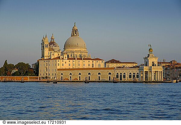 Santa Maria della Salute  Basilica di Santa Maria della Salute  Morgenlicht  Dorsoduro  Venedig  Venetien  Italien  Europa