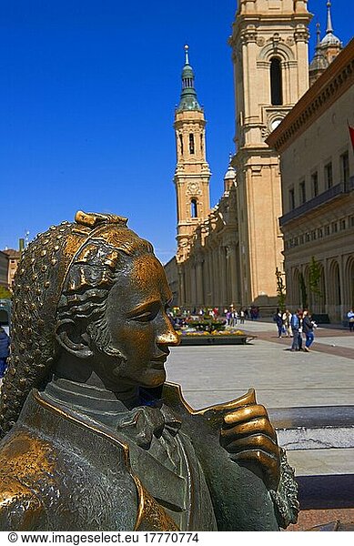 Saragossa  Basilika del Pilar  Goya-Denkmal  Basilika del Pilar-Platz  Saragossa  Aragon  Spanien  Europa