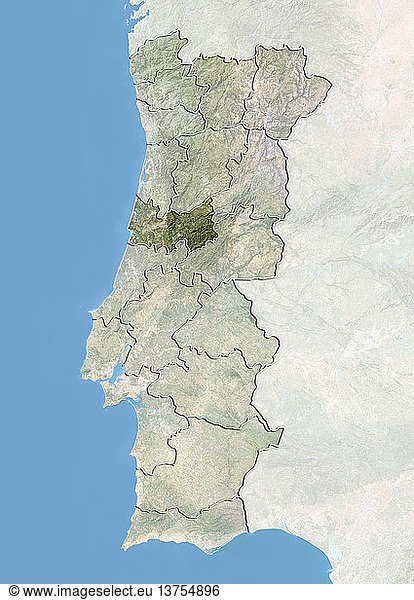 Satellitenbild von Portugal mit Bodenwelleneffekt  das den Bezirk Coimbra zeigt. Dieses Bild wurde aus Daten der Satelliten LANDSAT 5 und 7 in Kombination mit Höhendaten erstellt.