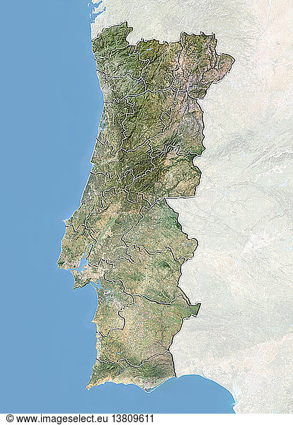 Satellitenbild von Portugal mit Bodenwelleneffekt und Bezirksgrenzen. Dieses Bild wurde aus Daten zusammengestellt  die von den Satelliten LANDSAT 5 und 7 erfasst wurden.