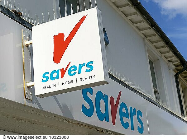 Savers Health and Beauty Ladenschilder  Felixstowe  Suffolk  England  UK