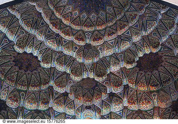 Schöne Kunstwerke im Ahmad Shah Durrani Mausoleum  Kandahar  Afghanistan  Asien
