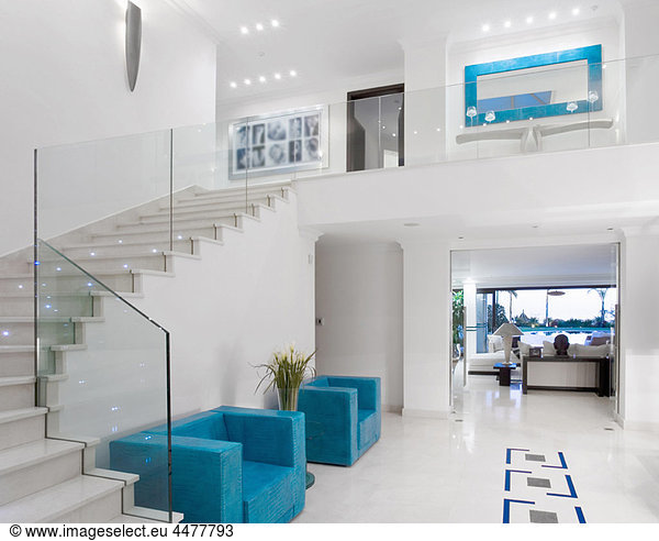 Schöne Treppe in Luxusvilla