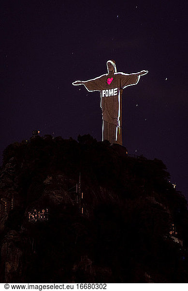 Schöner Blick auf die Christus-Erlöser-Statue mit besonderer Beleuchtung