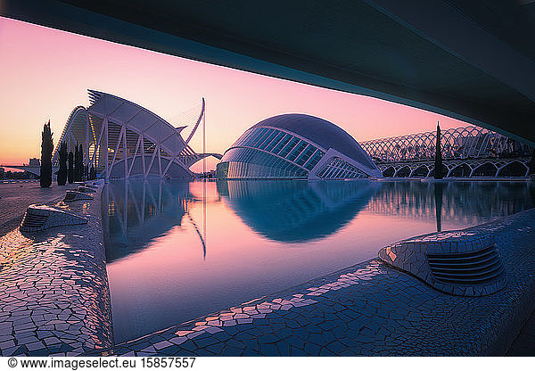 Schöner Sonnenaufgang aus der Stadt der Künste in Valencia