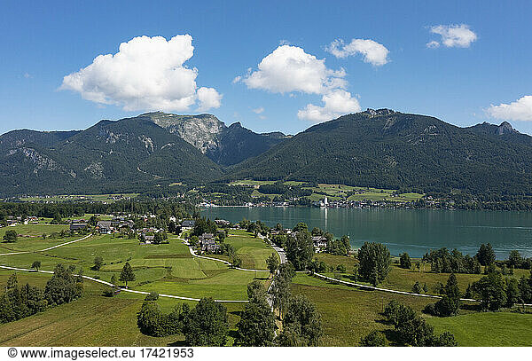 Schafberg mountain with St. Wolfgang and Lake Wolfgangsee on sunny day  Abersee  Salzkammergut  Salzburg  Austria