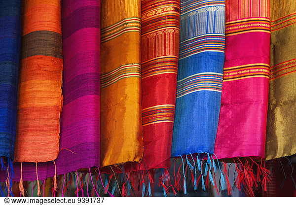 Schal kaufen Laden Markt Asien Kambodscha Siem Reap Seide