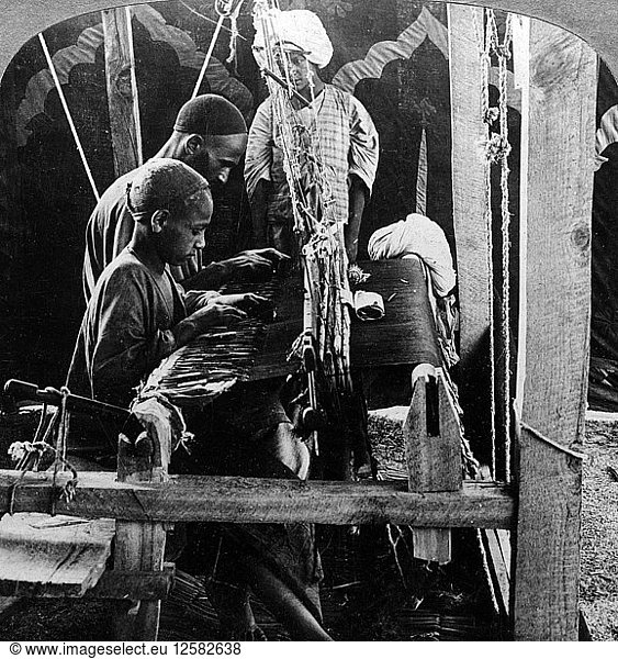 Schalweberinnen  Kaschmir  Indien  um 1900(?) Künstler: Underwood & Underwood