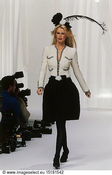 Schiffer  Claudia  * 25.8.1970  German fashion model  full length  on catwalk  fashion show by Chanel  Paris  1994