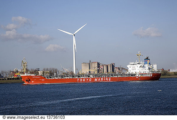 Schifffahrt  Nieuwe Waterweg  Schiffskanal zwischen Maasluis und Hook of Holland  Niederlande